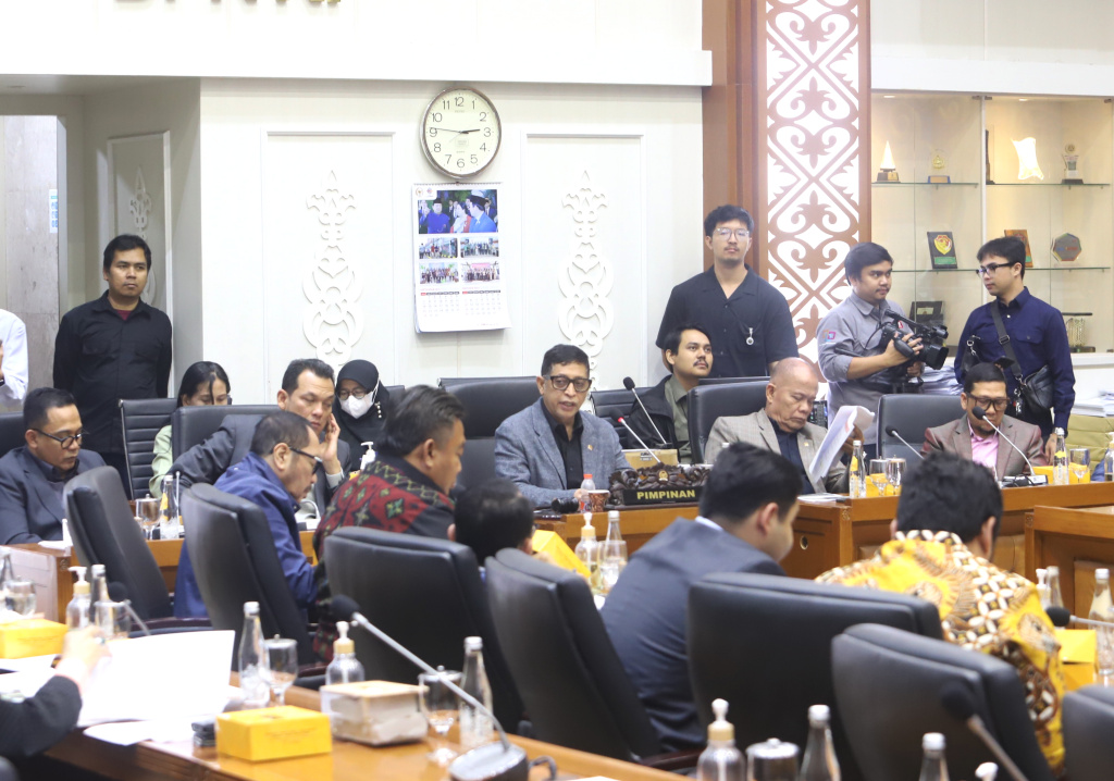 Baleg DPR dan Menteri Hukum Supratman Andi Agtas gelar rapat membahas RUU Perampasan Aset (Ashar/SinPo.id)