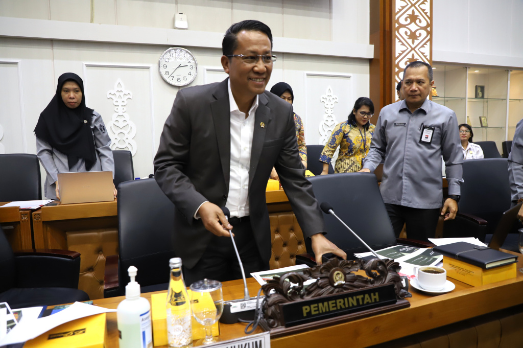 Baleg DPR dan Menteri Hukum Supratman Andi Agtas gelar rapat membahas RUU Perampasan Aset (Ashar/SinPo.id)