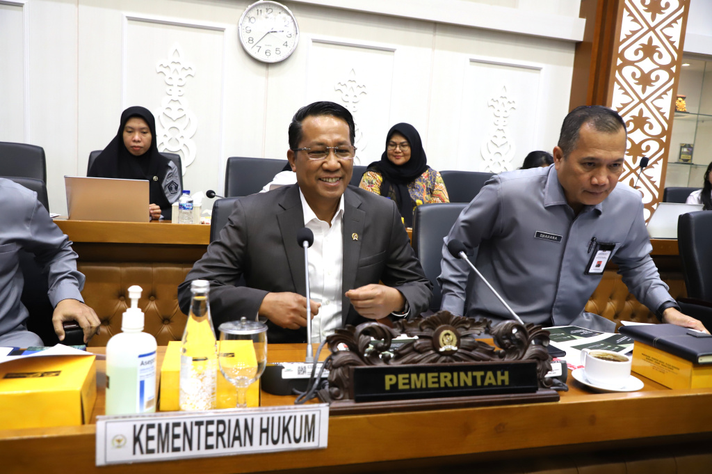 Baleg DPR dan Menteri Hukum Supratman Andi Agtas gelar rapat membahas RUU Perampasan Aset (Ashar/SinPo.id)