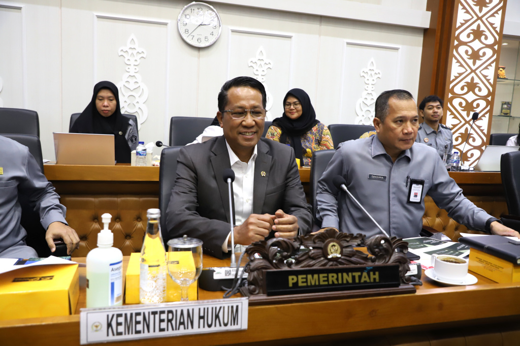 Baleg DPR dan Menteri Hukum Supratman Andi Agtas gelar rapat membahas RUU Perampasan Aset (Ashar/SinPo.id)