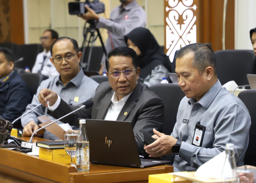 Baleg DPR dan Menteri Hukum Supratman Andi Agtas gelar rapat membahas RUU Perampasan Aset (Ashar/SinPo.id)