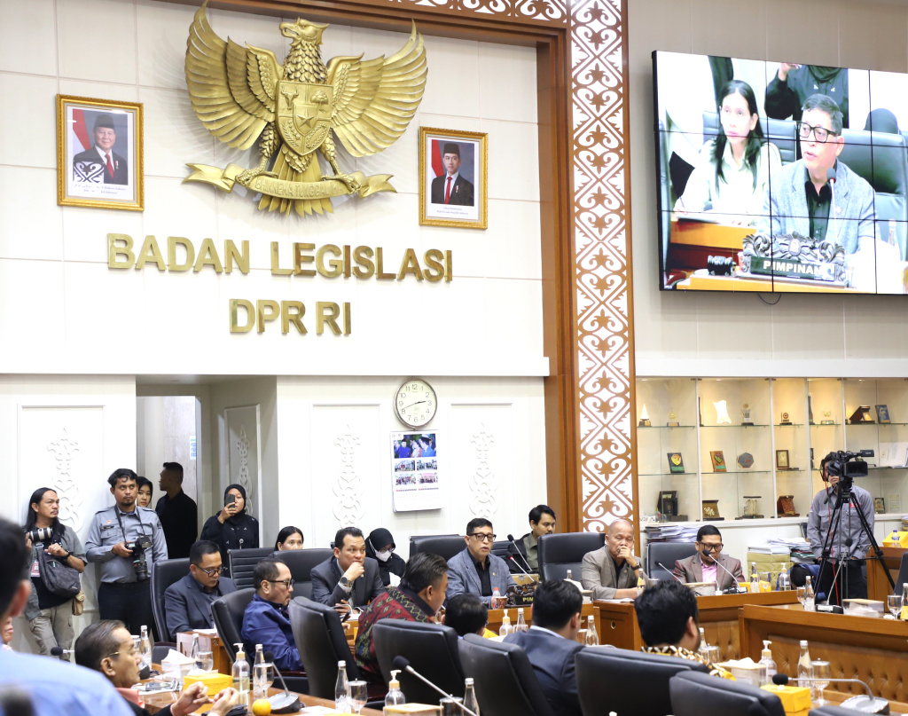 Baleg DPR dan Menteri Hukum Supratman Andi Agtas gelar rapat membahas RUU Perampasan Aset (Ashar/SinPo.id)