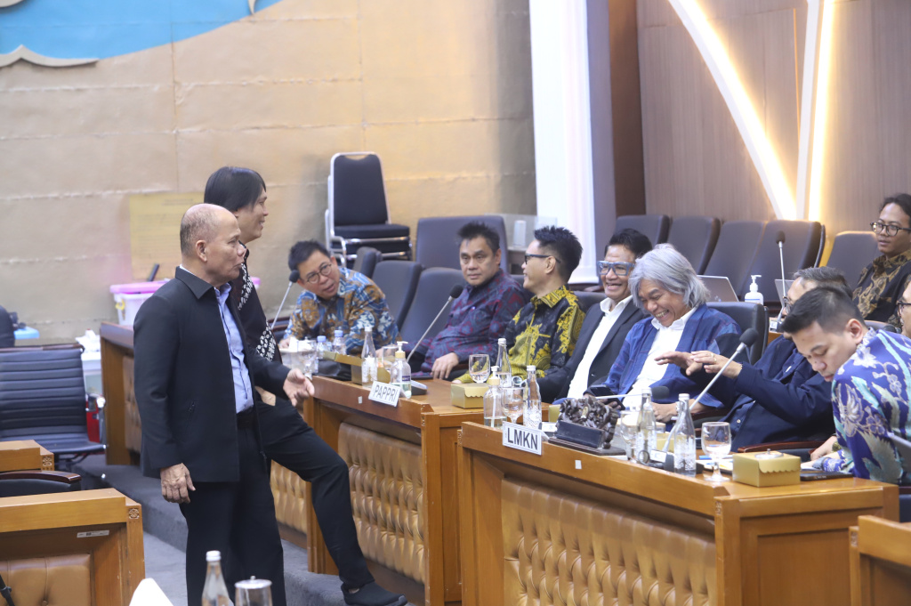 Baleg DPR menggelar Rapat Pleno dengan PAPPRI, LMKN dan VNT Network membahas RUU Hak Cipta (Ashar/SinPo.id)