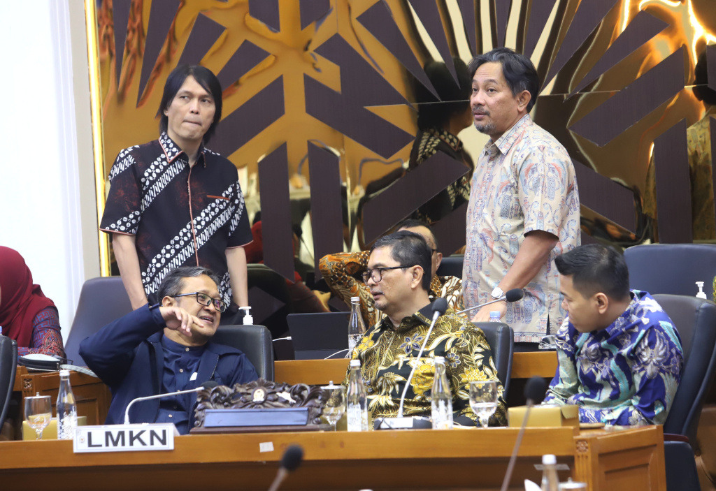 Baleg DPR menggelar Rapat Pleno dengan PAPPRI, LMKN dan VNT Network membahas RUU Hak Cipta (Ashar/SinPo.id)