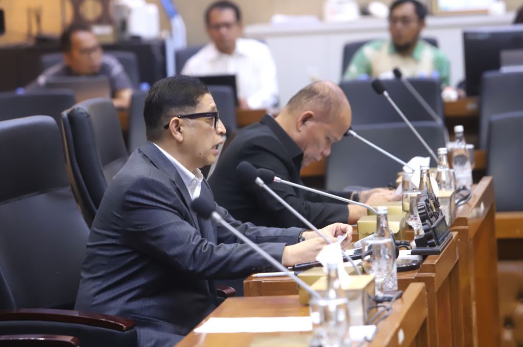 Baleg DPR menggelar Rapat Pleno dengan PAPPRI, LMKN dan VNT Network membahas RUU Hak Cipta (Ashar/SinPo.id)