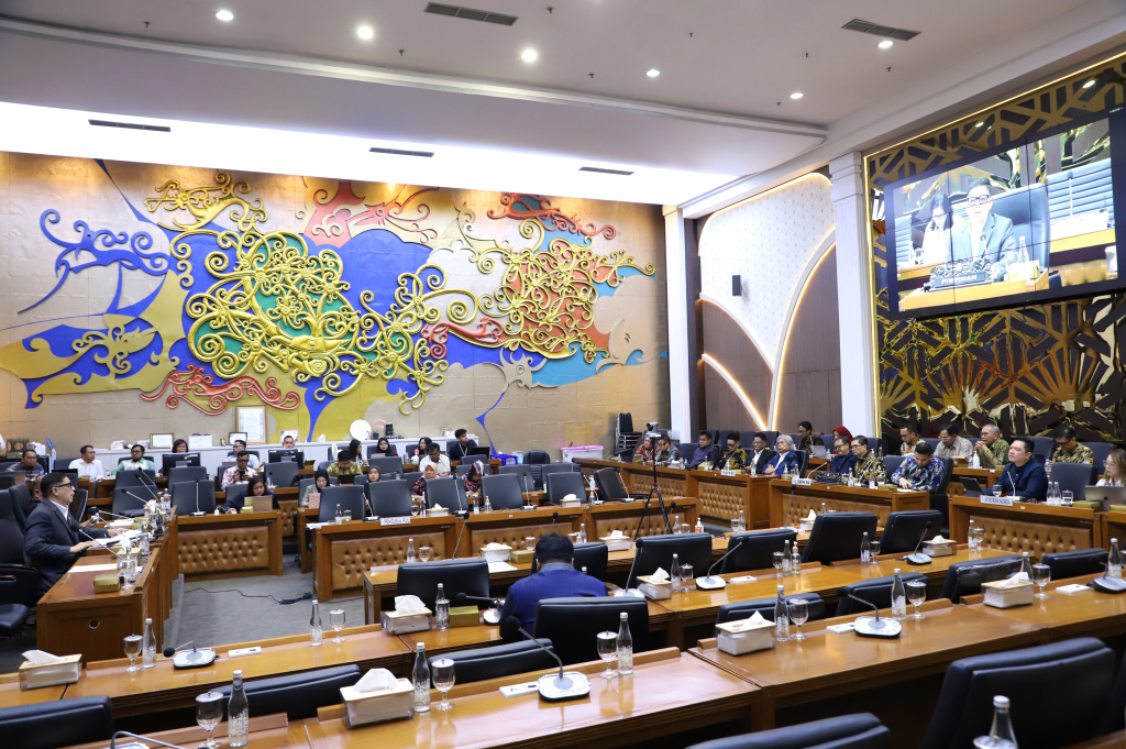 Baleg DPR menggelar Rapat Pleno dengan PAPPRI, LMKN dan VNT Network membahas RUU Hak Cipta (Ashar/SinPo.id)