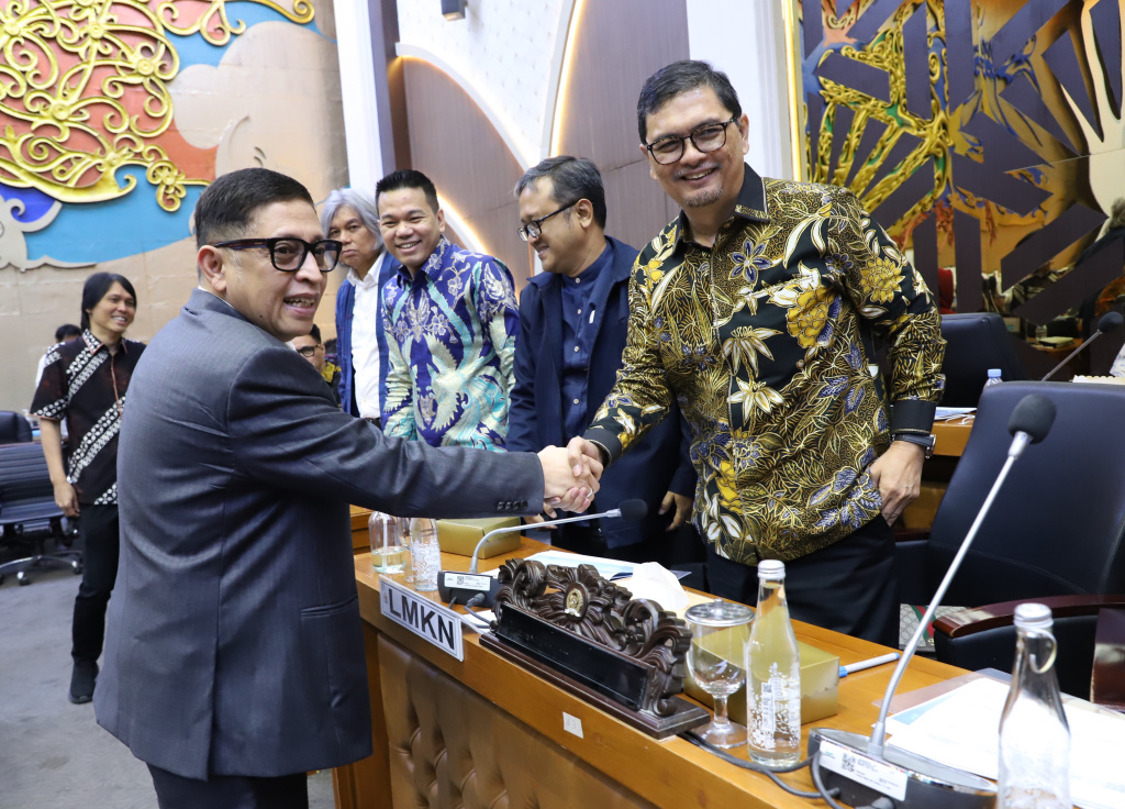 Baleg DPR menggelar Rapat Pleno dengan PAPPRI, LMKN dan VNT Network membahas RUU Hak Cipta (Ashar/SinPo.id)