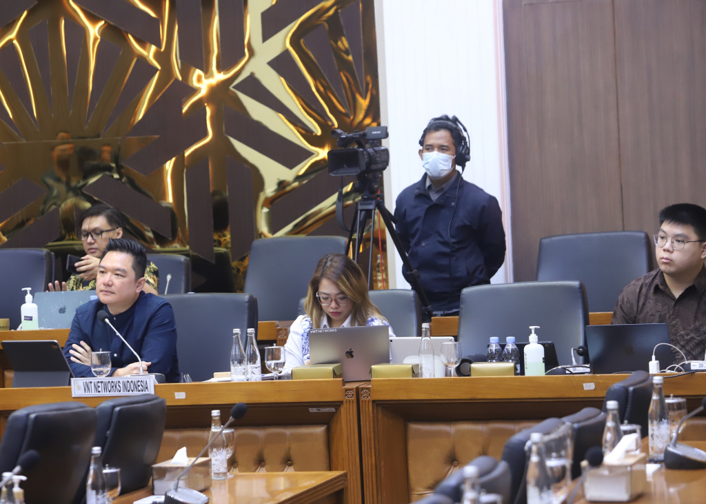 Baleg DPR menggelar Rapat Pleno dengan PAPPRI, LMKN dan VNT Network membahas RUU Hak Cipta (Ashar/SinPo.id)