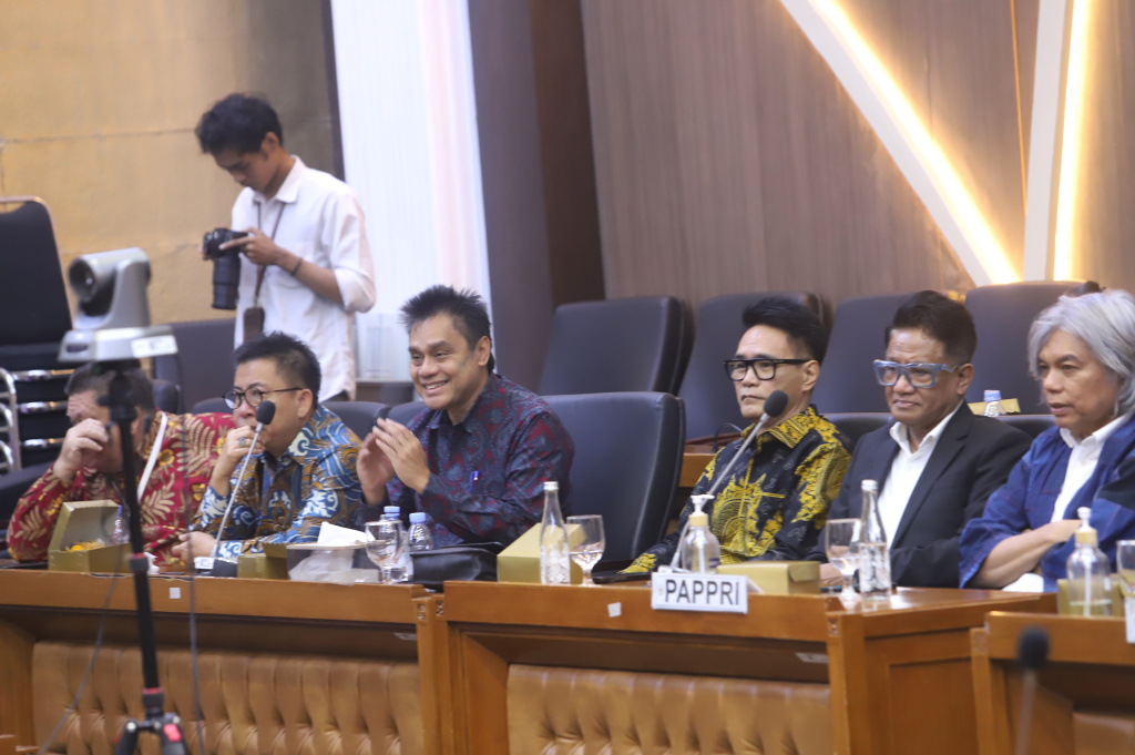 Baleg DPR menggelar Rapat Pleno dengan PAPPRI, LMKN dan VNT Network membahas RUU Hak Cipta (Ashar/SinPo.id)