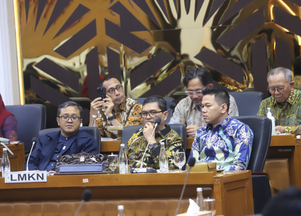 Baleg DPR menggelar Rapat Pleno dengan PAPPRI, LMKN dan VNT Network membahas RUU Hak Cipta (Ashar/SinPo.id)