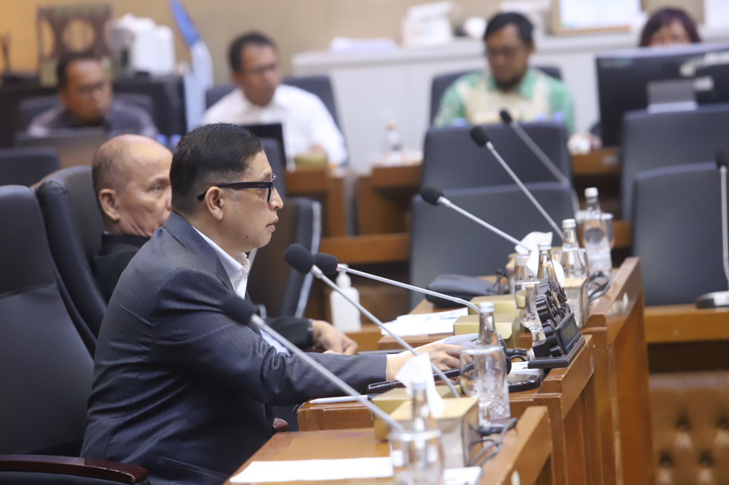 Baleg DPR menggelar Rapat Pleno dengan PAPPRI, LMKN dan VNT Network membahas RUU Hak Cipta (Ashar/SinPo.id)