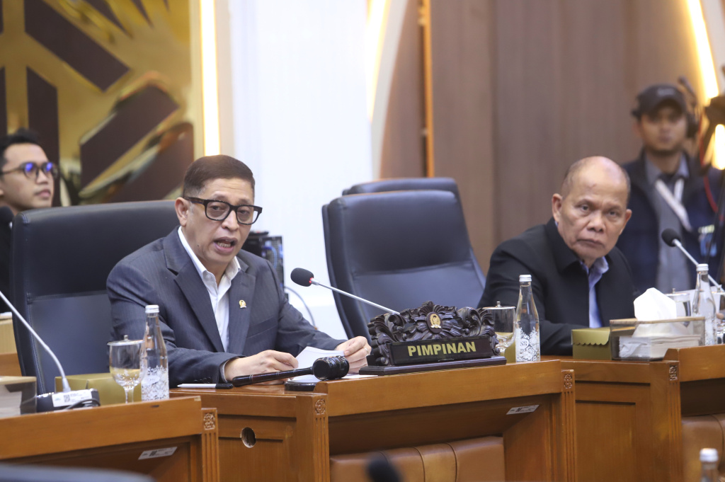 Baleg DPR menggelar Rapat Pleno dengan PAPPRI, LMKN dan VNT Network membahas RUU Hak Cipta (Ashar/SinPo.id)