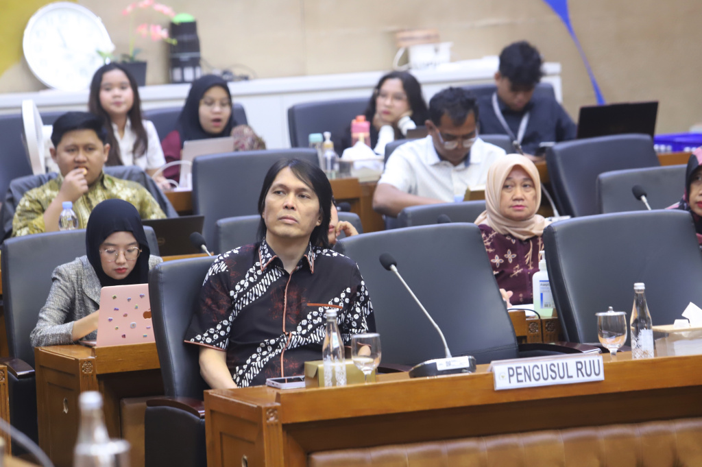 Baleg DPR menggelar Rapat Pleno dengan PAPPRI, LMKN dan VNT Network membahas RUU Hak Cipta (Ashar/SinPo.id)