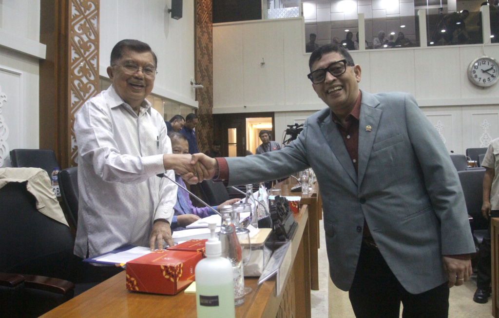 Baleg DPR menggelar Raker dengan Wapres ke-10 dan 12 Jusuf Kalla membahas RUU Pemerintahan Aceh (Ashar/SinPo.id)