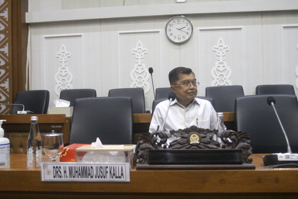 Baleg DPR menggelar Raker dengan Wapres ke-10 dan 12 Jusuf Kalla membahas RUU Pemerintahan Aceh (Ashar/SinPo.id)