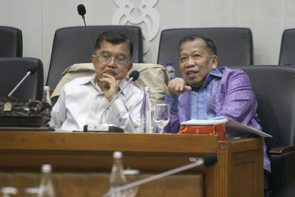 Baleg DPR menggelar Raker dengan Wapres ke-10 dan 12 Jusuf Kalla membahas RUU Pemerintahan Aceh (Ashar/SinPo.id)
