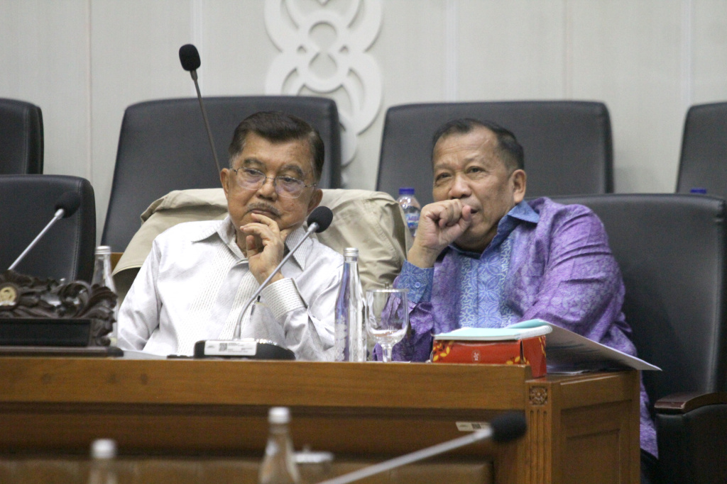 Baleg DPR menggelar Raker dengan Wapres ke-10 dan 12 Jusuf Kalla membahas RUU Pemerintahan Aceh (Ashar/SinPo.id)