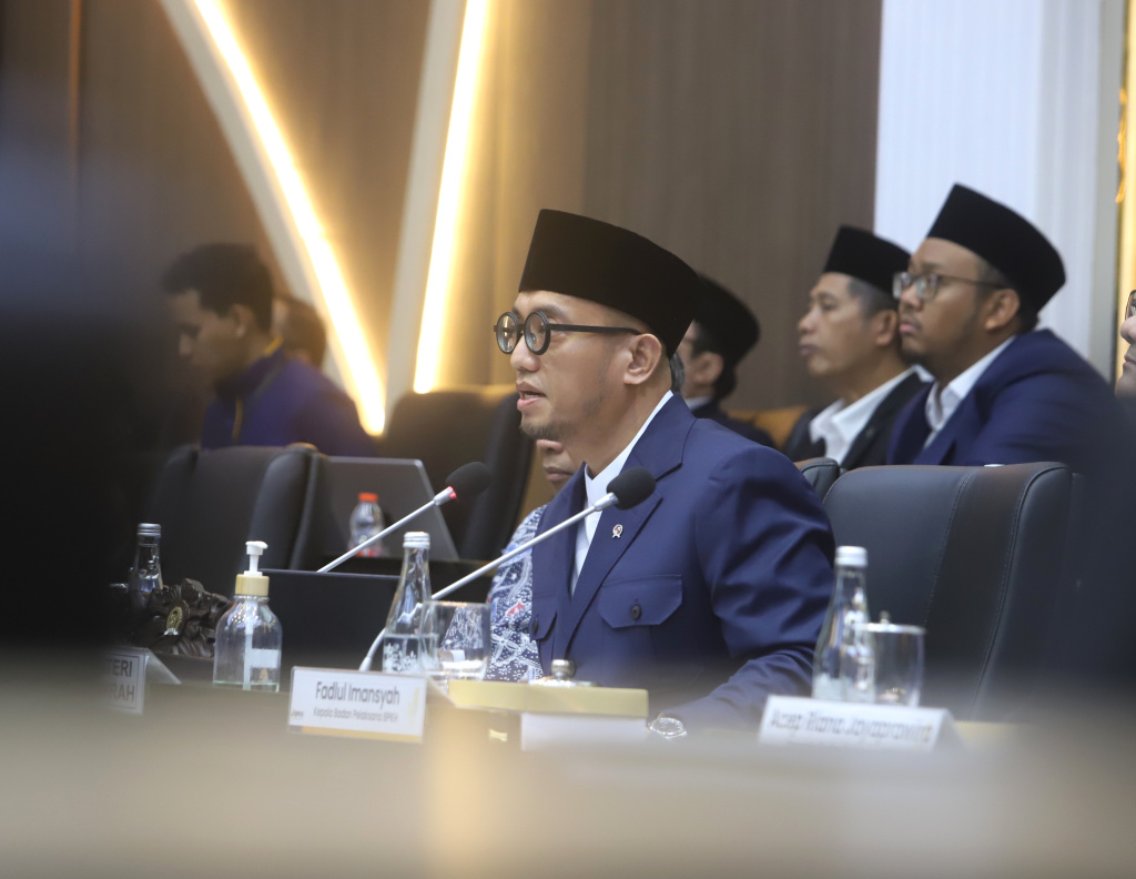 Baleg DPR gelar RDP dengan Wakil Menteri Haji dan Umrah Dahnil Anzar Simanjuntak membahas Pengharmonisasian dan Pembulatan RUU No 34 Tahun 2014 tentang Pengelolaan Keuangan Haji (Ashar/SinPo.id)