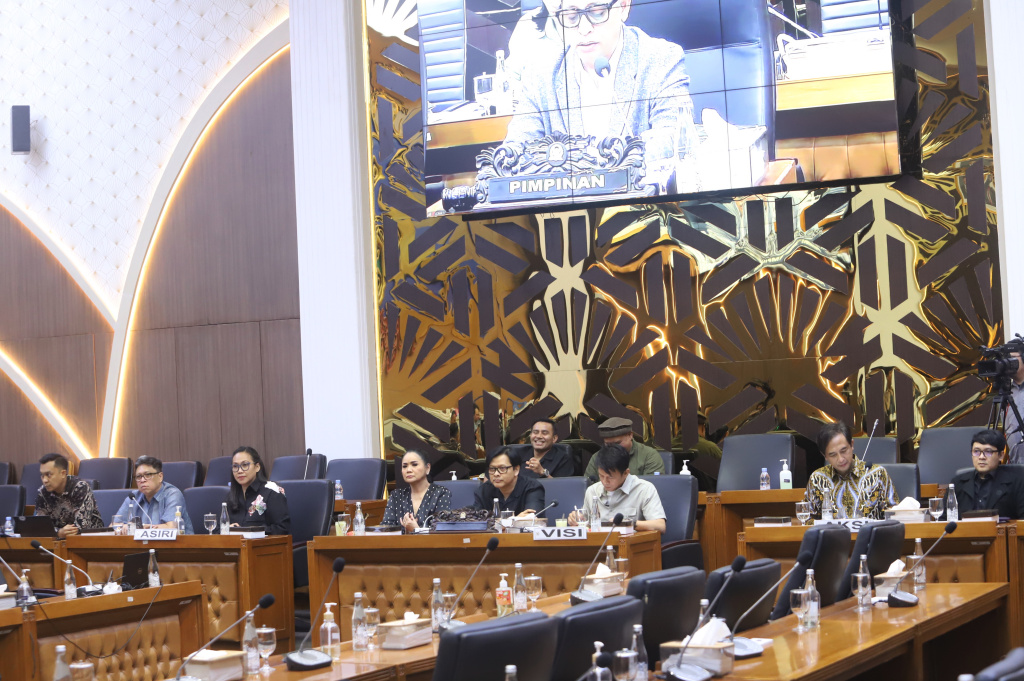 Baleg DPR menggelar Rapat Pleno RDPU dengan AKSI,VISI dan ASIRI membahas RUU Hak Cipta (Ashar/SinPo.id)