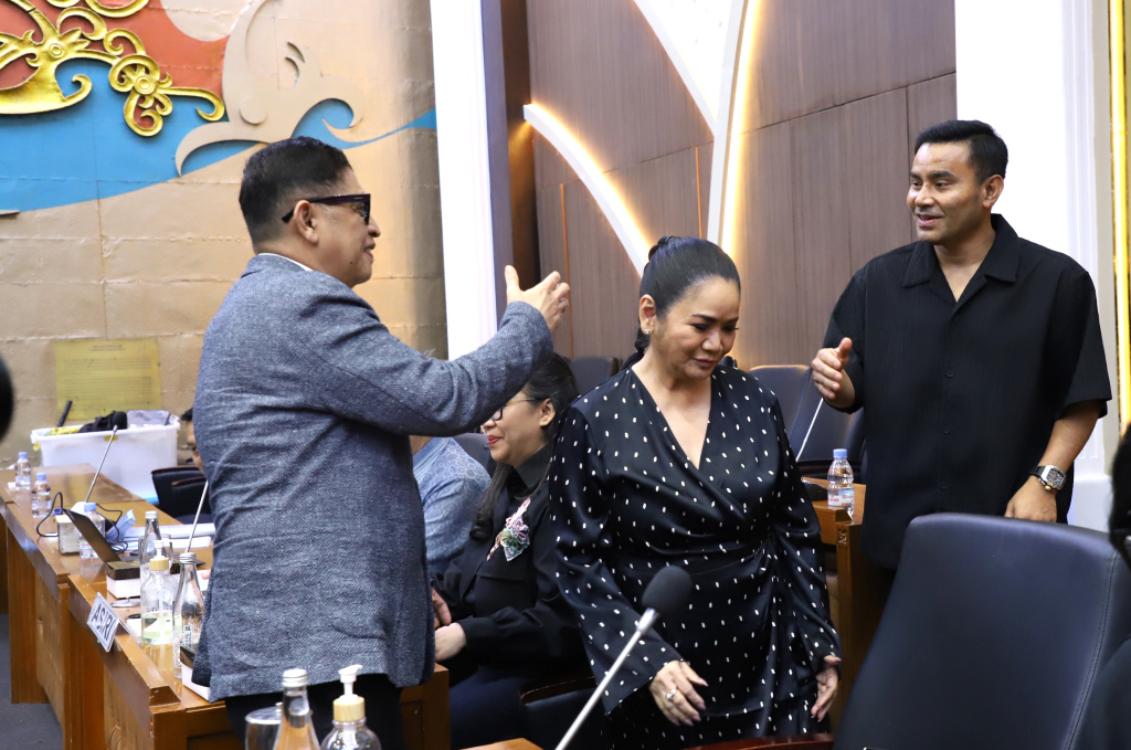 Baleg DPR menggelar Rapat Pleno RDPU dengan AKSI,VISI dan ASIRI membahas RUU Hak Cipta (Ashar/SinPo.id)