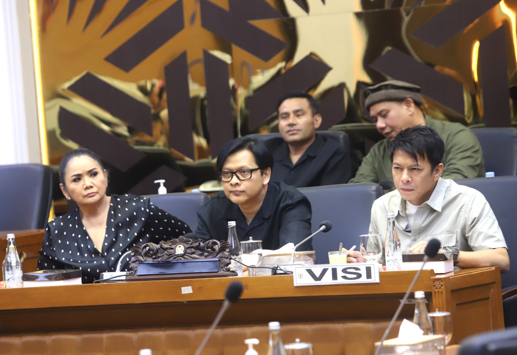 Baleg DPR menggelar Rapat Pleno RDPU dengan AKSI,VISI dan ASIRI membahas RUU Hak Cipta (Ashar/SinPo.id)