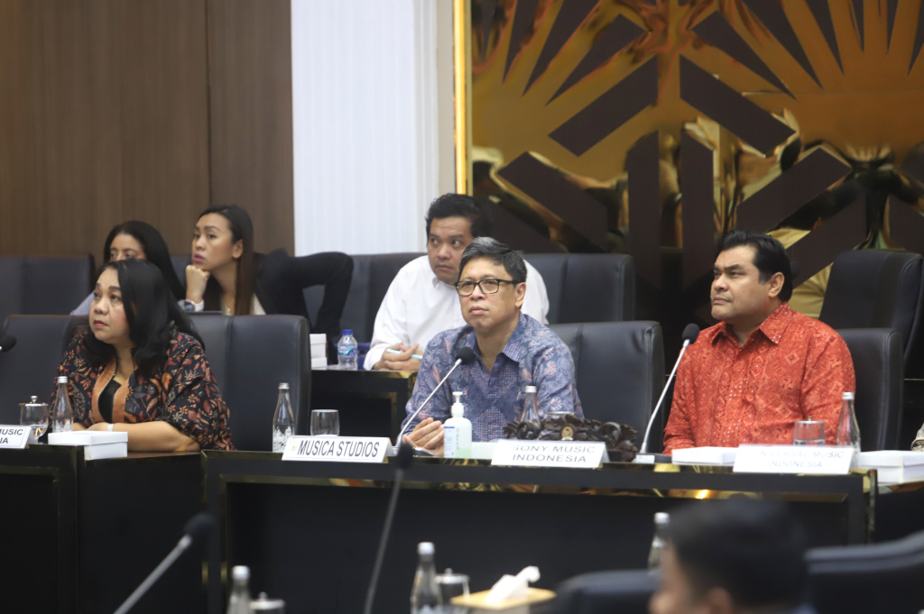 Ketua Baleg DPR Bob Hasan menggelar RDPU dengan Perusahaan label music membahas RUU Hak Cipta (Ashar/SinPo.id)