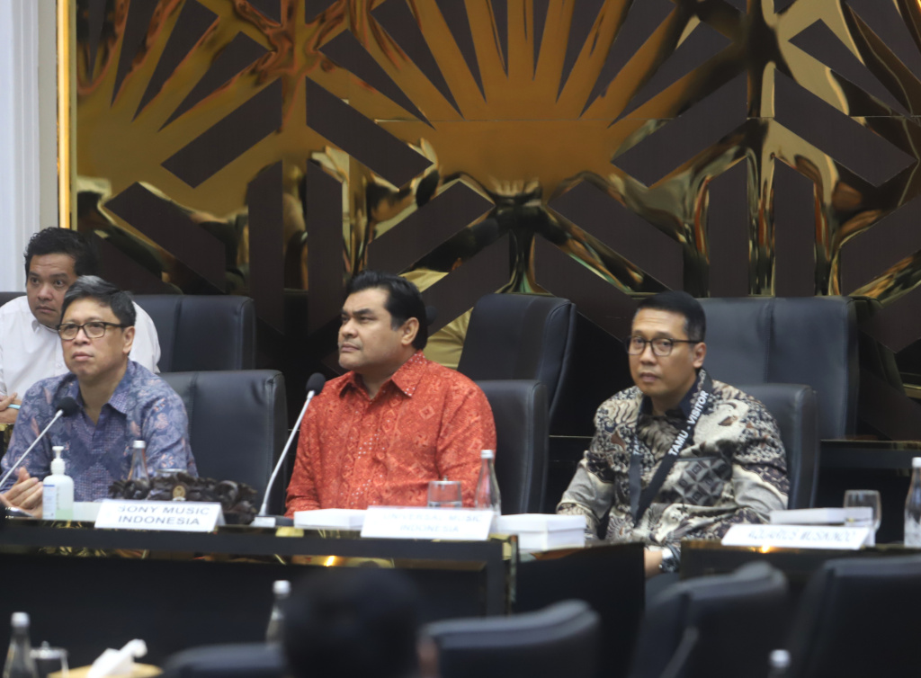 Ketua Baleg DPR Bob Hasan menggelar RDPU dengan Perusahaan label music membahas RUU Hak Cipta (Ashar/SinPo.id)