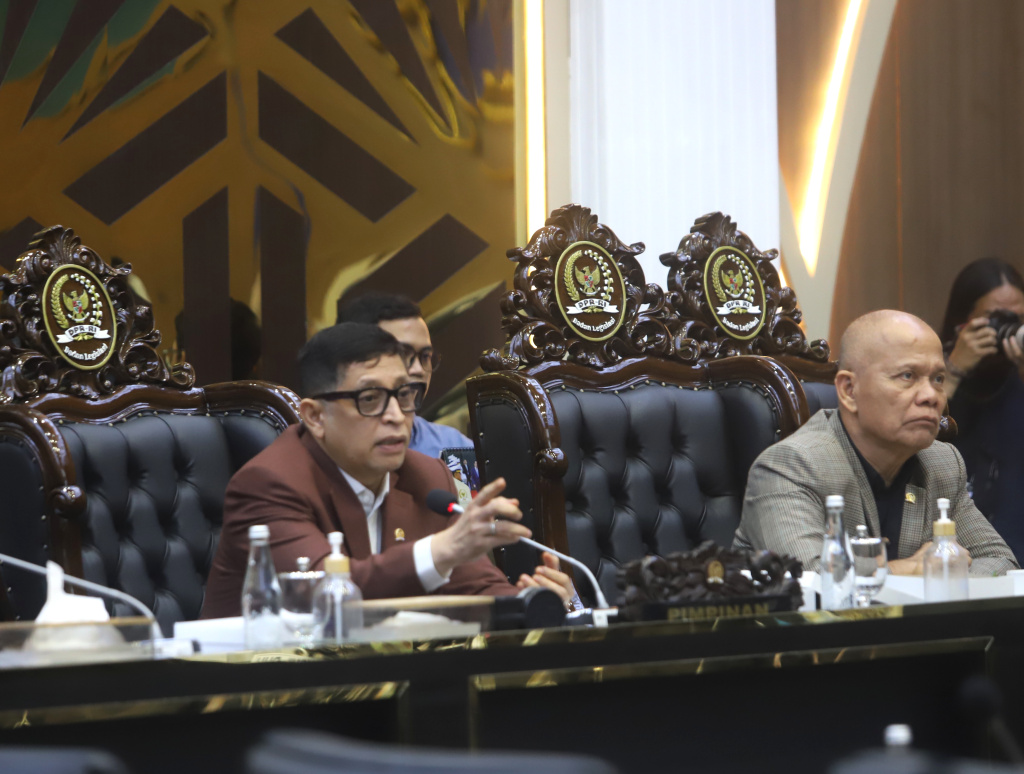 Ketua Baleg DPR Bob Hasan menggelar RDPU dengan Perusahaan label music membahas RUU Hak Cipta (Ashar/SinPo.id)
