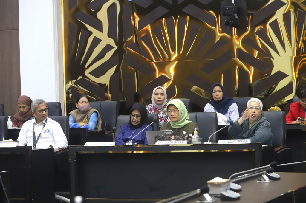 Baleg DPR gelar RDPU dengan para serikat kerja Pekerja Rumah Tangga membahas RUU PRT (Ashar/SinPo.id)