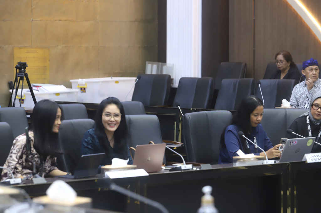 Baleg DPR gelar RDPU dengan para serikat kerja Pekerja Rumah Tangga membahas RUU PRT (Ashar/SinPo.id)