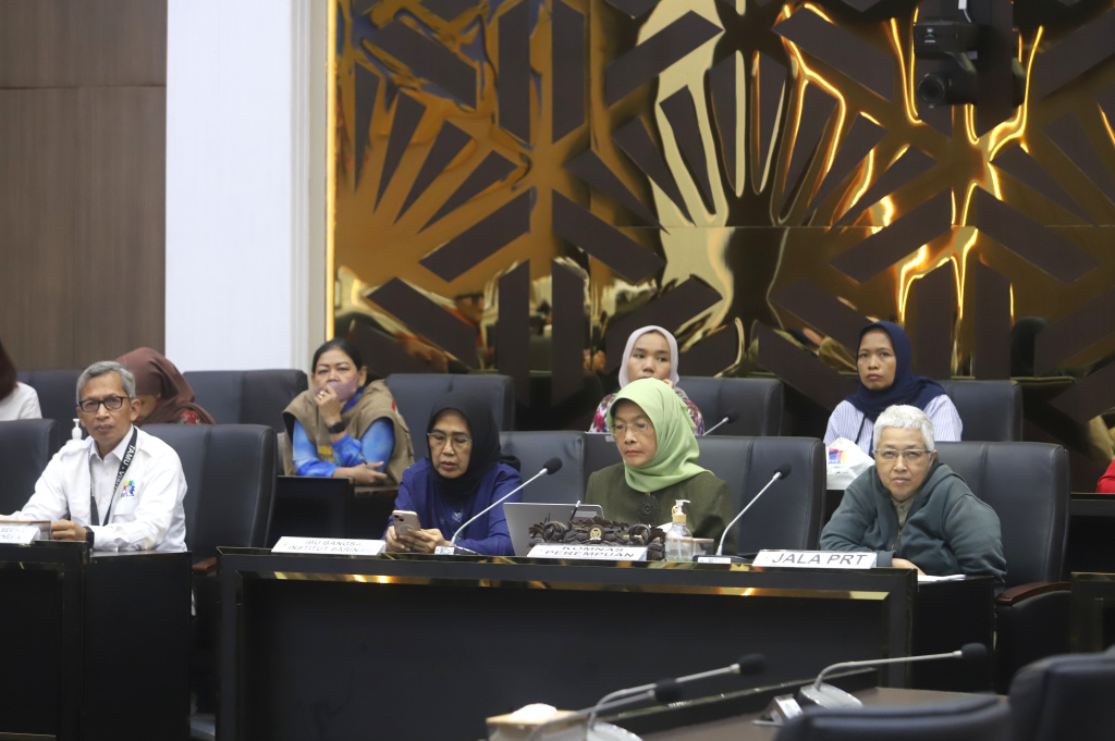 Baleg DPR gelar RDPU dengan para serikat kerja Pekerja Rumah Tangga membahas RUU PRT (Ashar/SinPo.id)