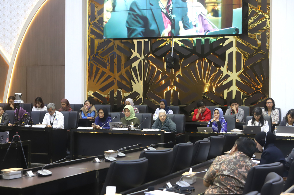 Baleg DPR gelar RDPU dengan para serikat kerja Pekerja Rumah Tangga membahas RUU PRT (Ashar/SinPo.id)