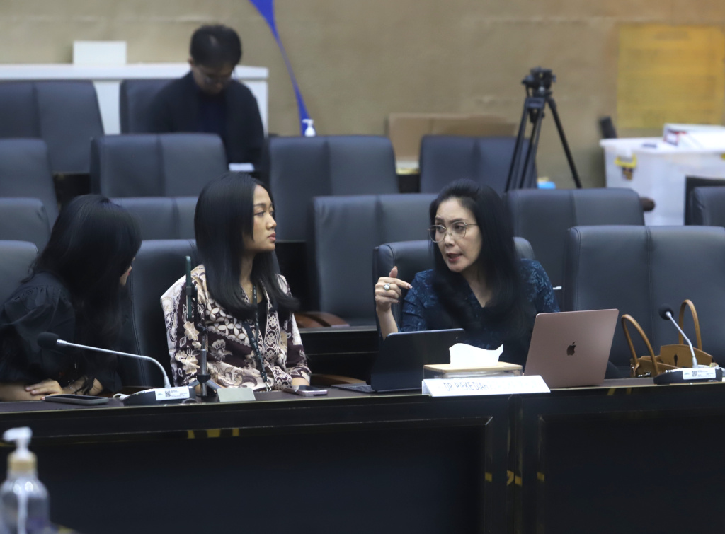Baleg DPR gelar RDPU dengan para serikat kerja Pekerja Rumah Tangga membahas RUU PRT (Ashar/SinPo.id)