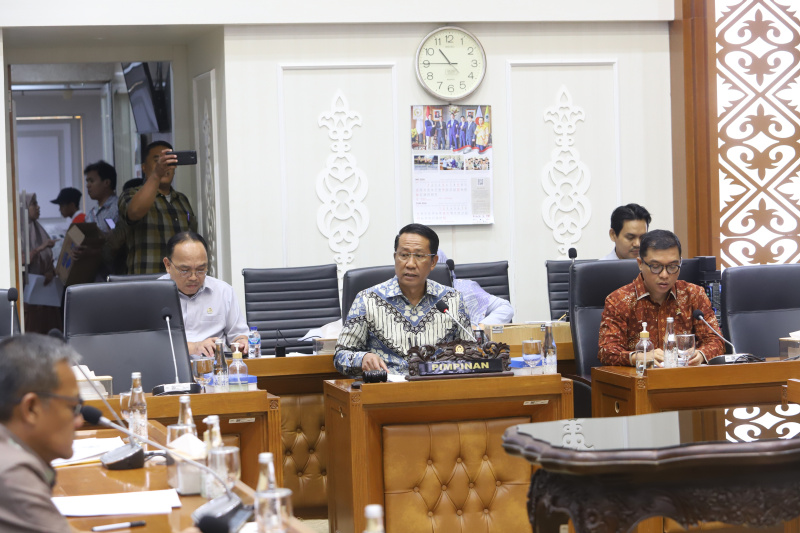 Baleg DPR RI gelar Rapat Pleno pengambilan keputusan RUU perubahan tentang Kementerian Negara (Ashar/SinPo.id)