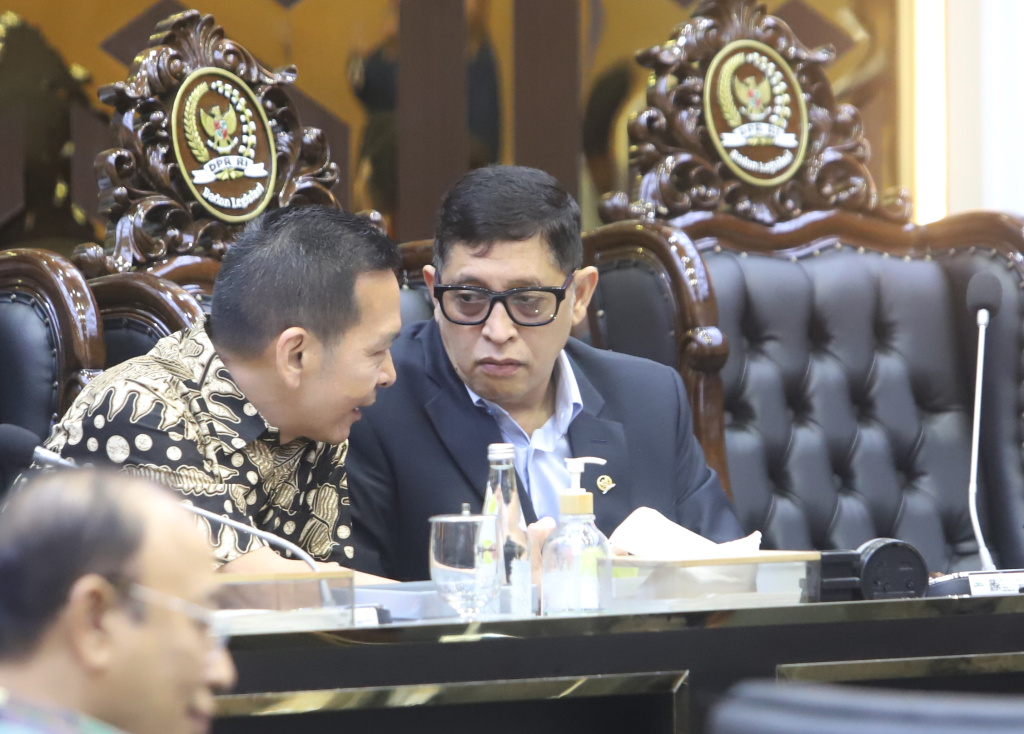 Baleg DPR menerima audiensi dengan Persatuan Guru Republik Indonesia (PGRI) membahas RUU tentang Perlindungan Guru (Ashar/SinPo.id)