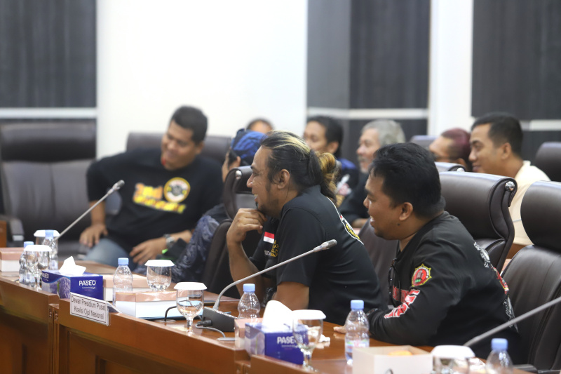 BAM DPR gelar RDPU dengan Koalisi Ojol membahas ketidakjelasan status pekerjaan dan hubungan kerja kemitraan dengan pihak perusahaan aplikator (Ashar/SinPo.id)