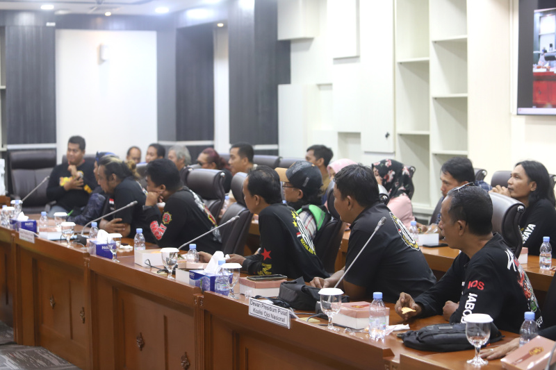 BAM DPR gelar RDPU dengan Koalisi Ojol membahas ketidakjelasan status pekerjaan dan hubungan kerja kemitraan dengan pihak perusahaan aplikator (Ashar/SinPo.id)