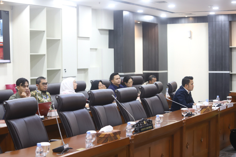 BAM DPR gelar RDPU dengan Koalisi Ojol membahas ketidakjelasan status pekerjaan dan hubungan kerja kemitraan dengan pihak perusahaan aplikator (Ashar/SinPo.id)