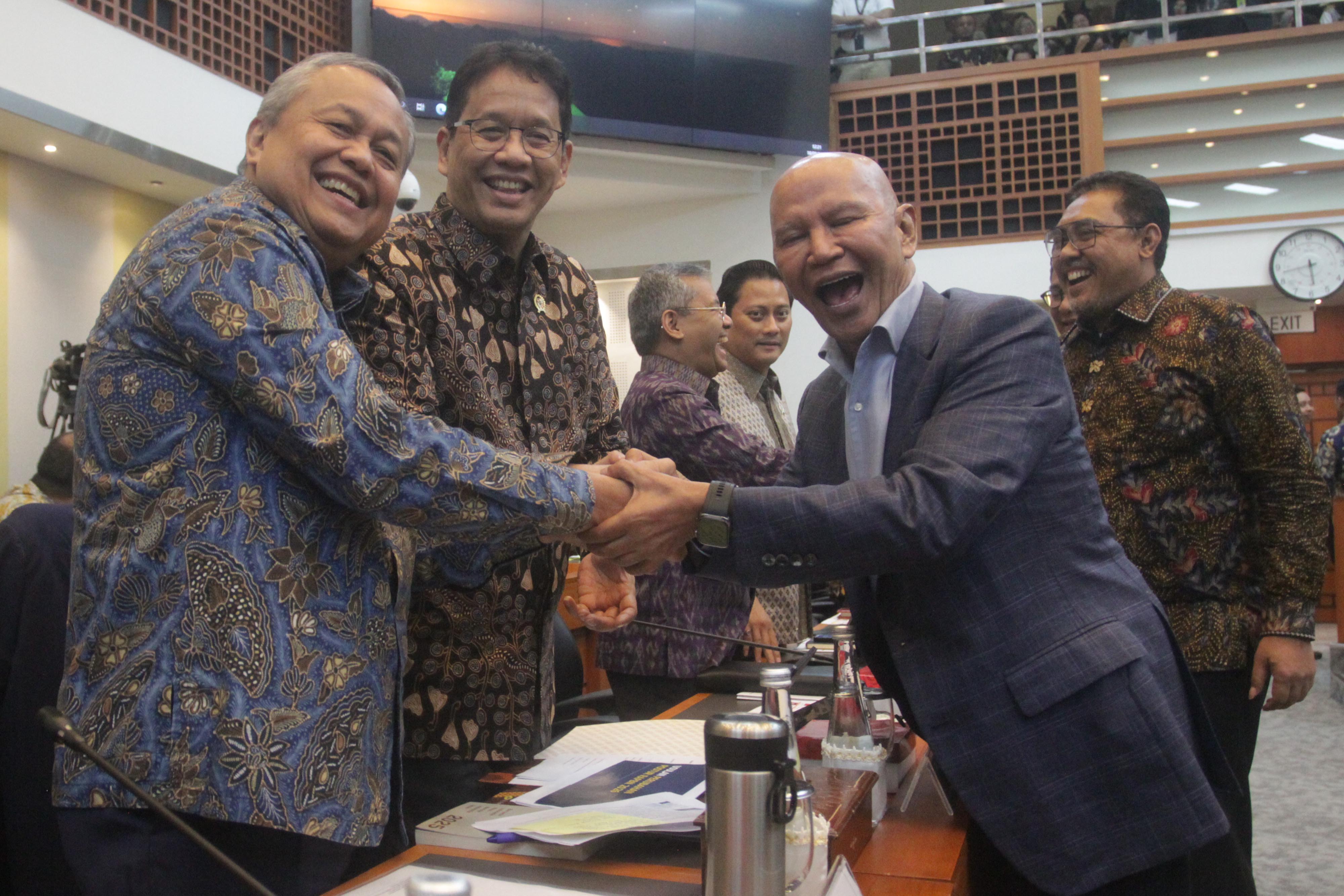 Banggar DPR gelar raker dengan Menkeu Bahas pengambilan keputusan tingkat I RAPBN 2026 (Ashar/SinPo.id)