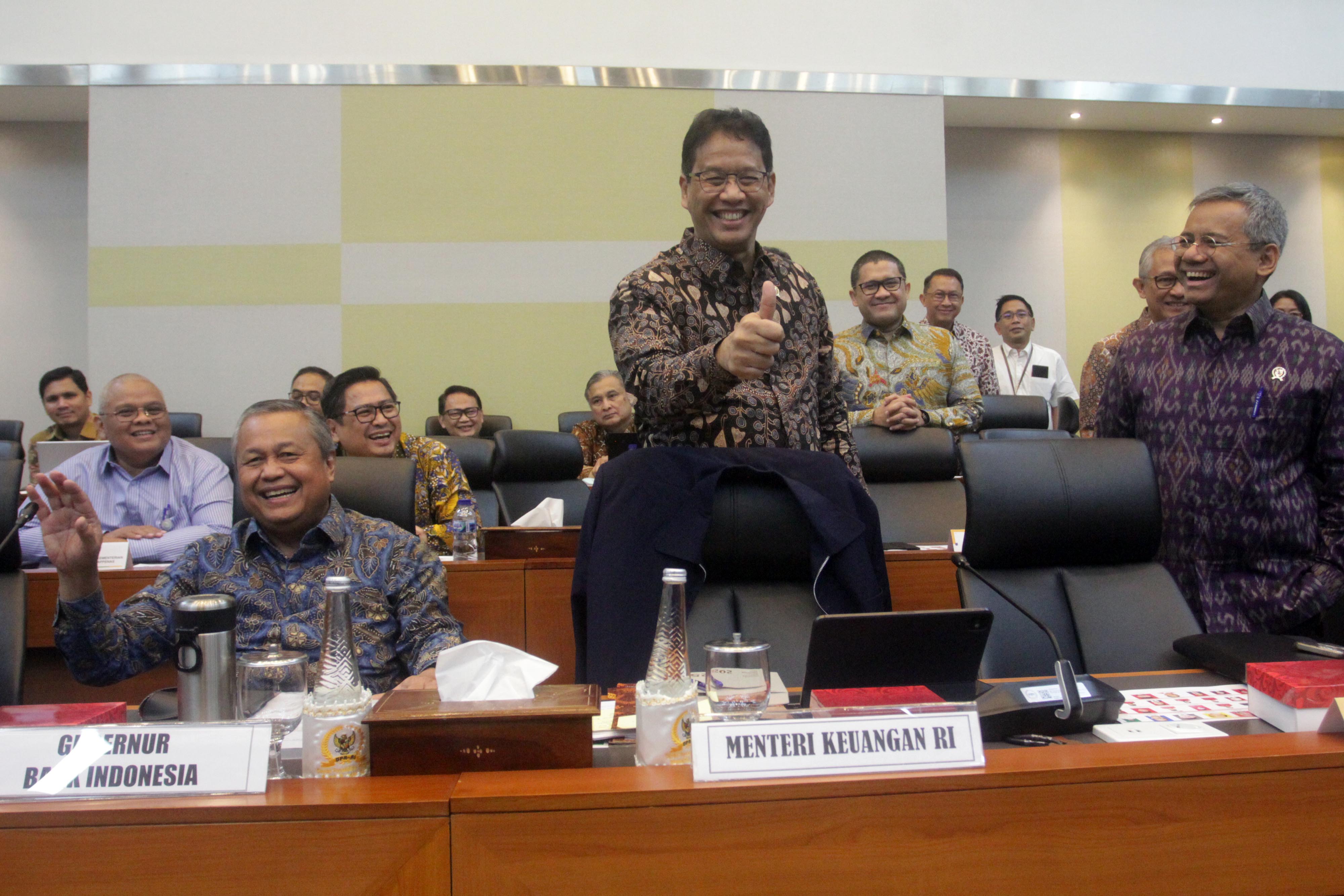 Banggar DPR gelar raker dengan Menkeu Bahas pengambilan keputusan tingkat I RAPBN 2026 (Ashar/SinPo.id)