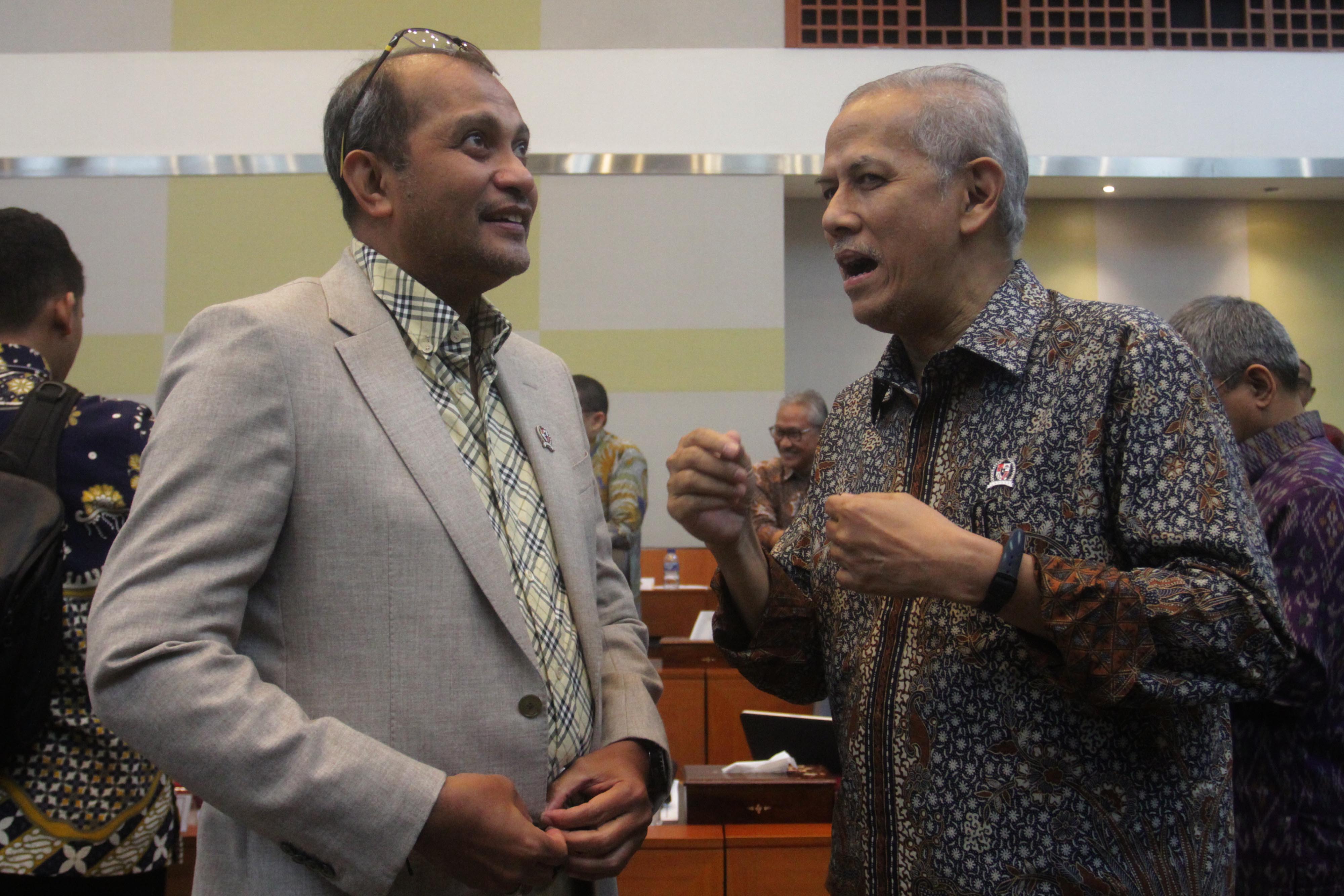 Banggar DPR gelar raker dengan Menkeu Bahas pengambilan keputusan tingkat I RAPBN 2026 (Ashar/SinPo.id)