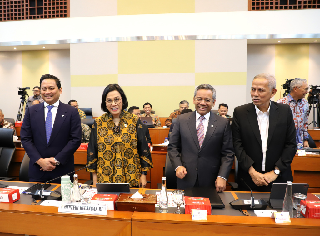 Banggar DPR gelar raker dengan Menkeu Sri Mulyani membahas pertanggungjawaban pelaksanaan APBN TA 2024 (Ashar/SinPo.id)