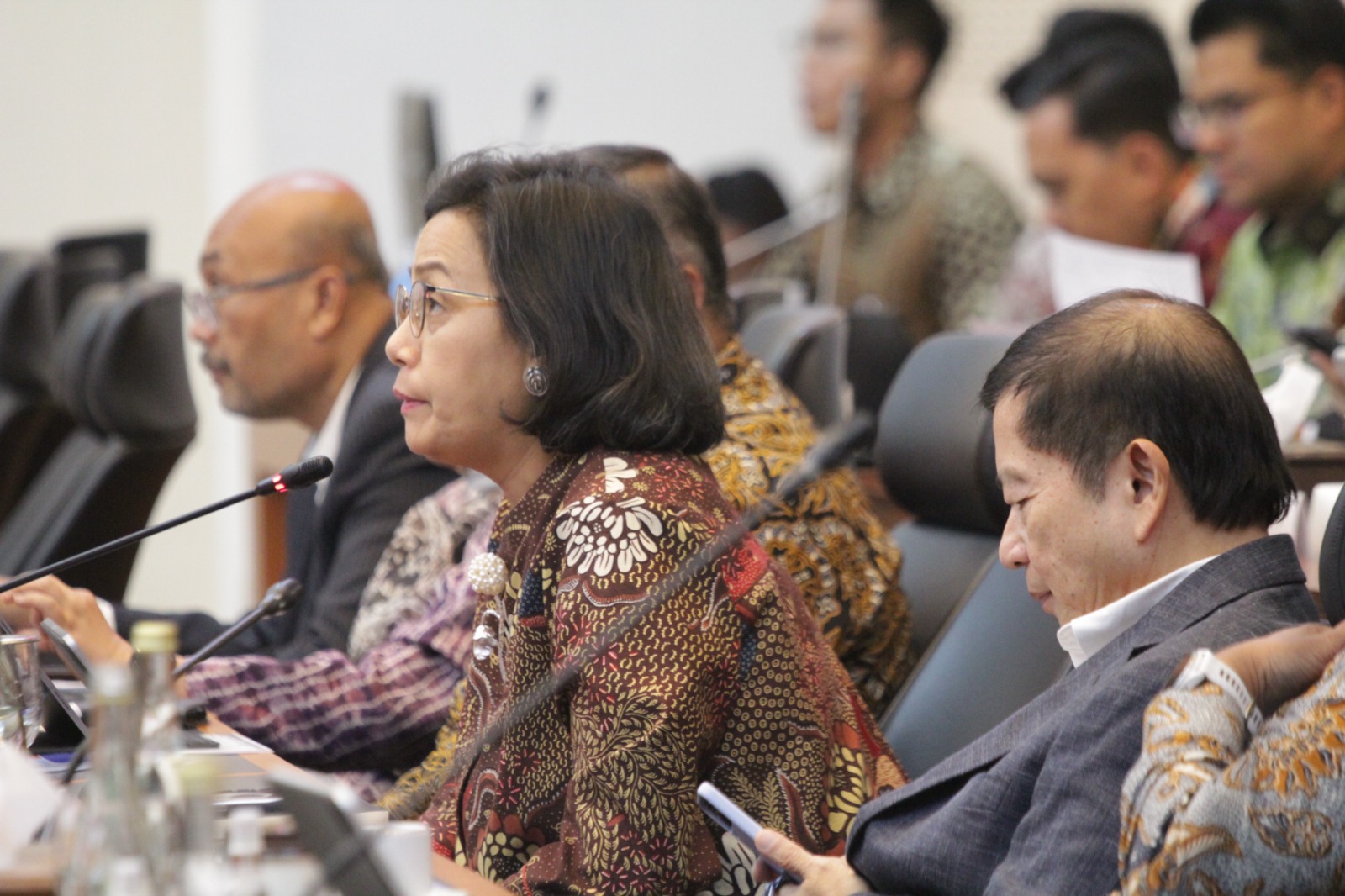 Banggar DPR gelar raker dengan Menkeu Sri Mulyani bahas RUU APBN 2025 (Ashar/SinPo.id)