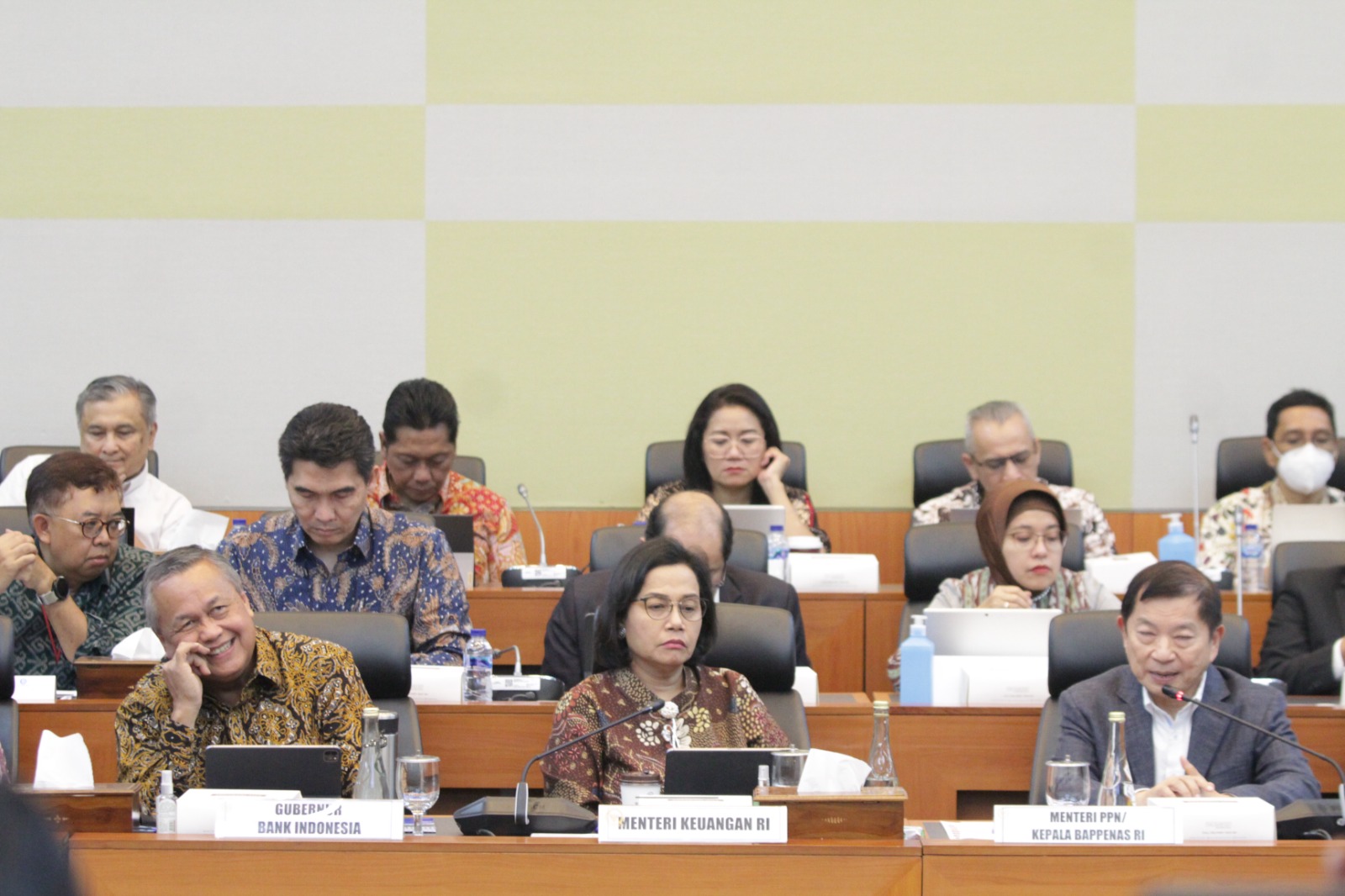 Banggar DPR gelar raker dengan Menkeu Sri Mulyani bahas RUU APBN 2025 (Ashar/SinPo.id)