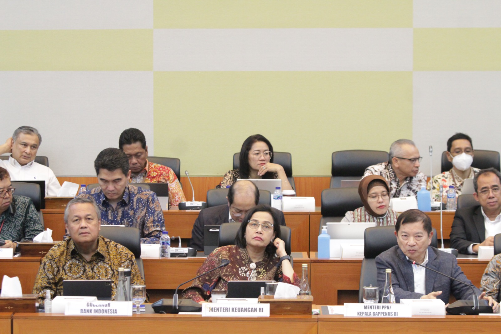 Banggar DPR gelar raker dengan Menkeu Sri Mulyani bahas RUU APBN 2025 (Ashar/SinPo.id)