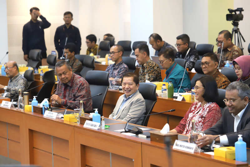 Banggar DPR RI gelar raker dengan Menkeu, Menteri PPN/Bappenas dan Gubernur Bank Indonesia bahas RAPBN TA 2025 (Ashar/SinPo.id)