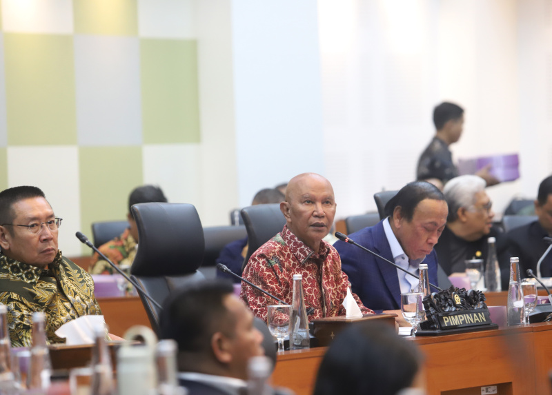 Banggar DPR menggelar raker dengan Menkeu Sri Mulyani, Menteri PPN/Bappenas Rachmat Pambudy dan Gubernur BI Perry Warjiyo bahas pendahuluan RAPBN TA 2026 (Ashar/SinPo.id)