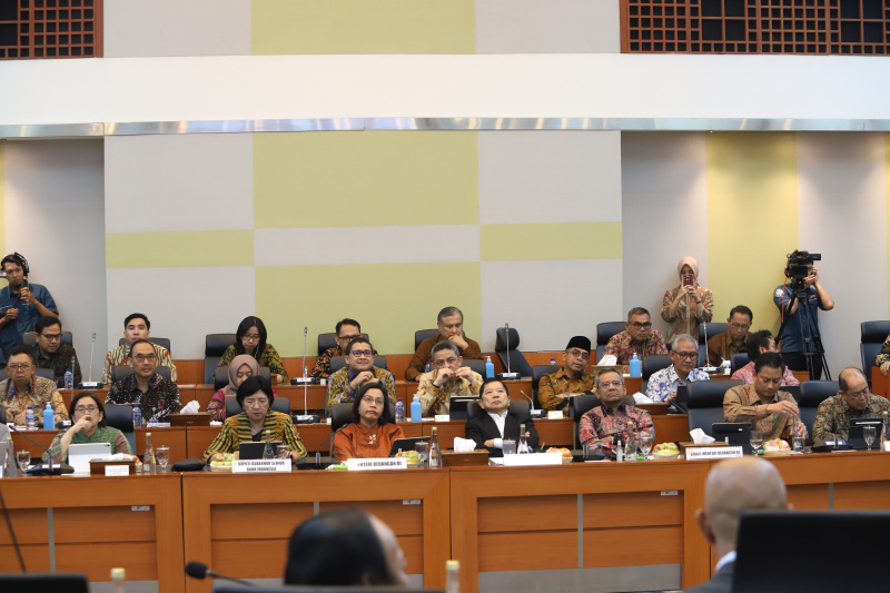 Banggar DPR RI gelar raker dengan Menteri Keuangan membahas Tingkat I tentang RUU APBN 2025 (Ashar/SinPo.id)