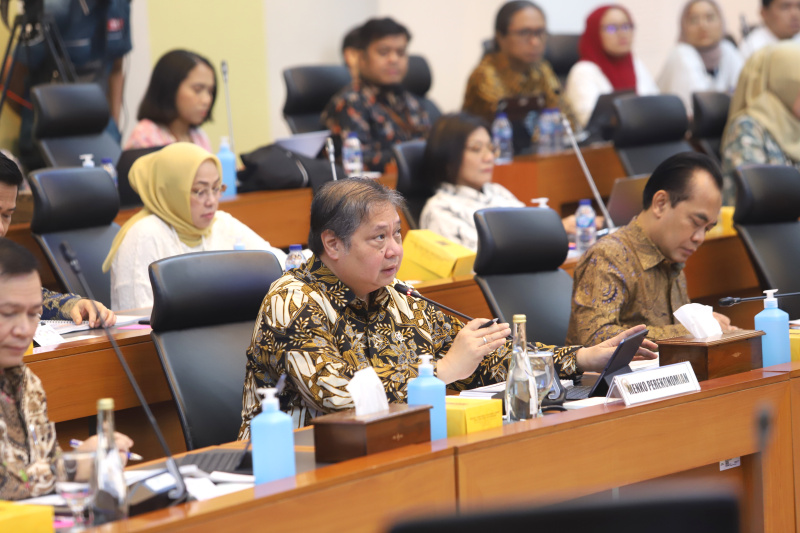 Banggar DPR RI gelar raker dengan Menteri Koordinator Bidang Perekonomian Airlangga Hartarto membahas RAPBN Tahun 2025 (Ashar/SinPo.id)