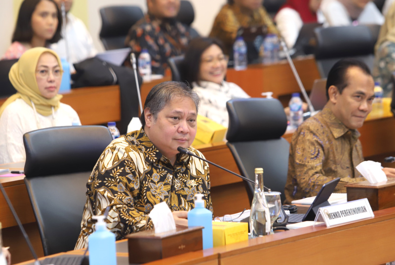 Banggar DPR RI gelar raker dengan Menteri Koordinator Bidang Perekonomian Airlangga Hartarto membahas RAPBN Tahun 2025 (Ashar/SinPo.id)